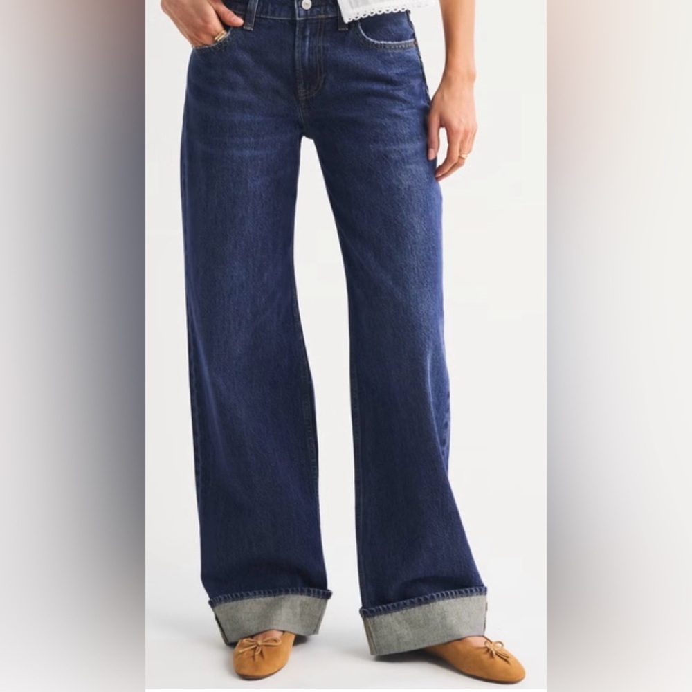 Abercrombie High Rise Loose Jean, Dark with Cuff denim, Size 25 short.